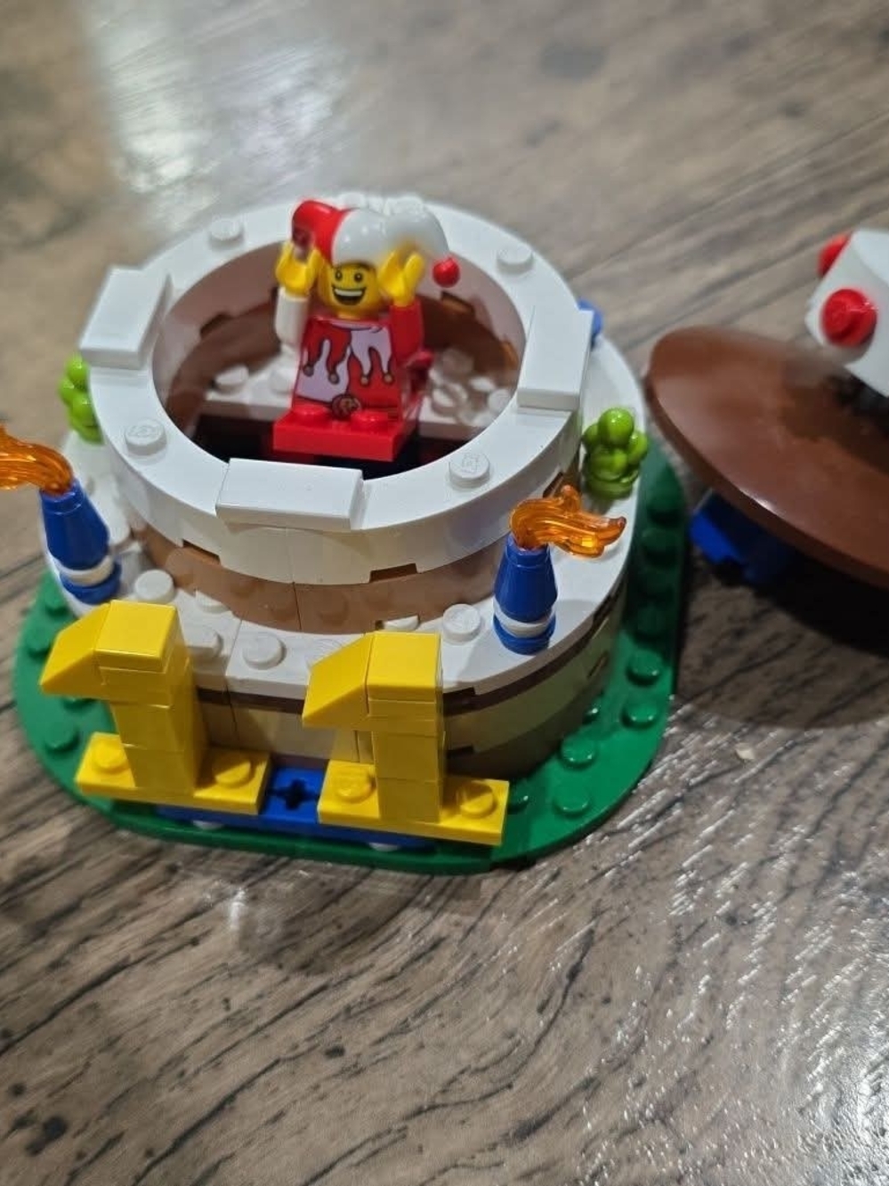 Lego Mini Cake Stack Playset in White, Brown, Yellow, Green, Blue, Red 40153